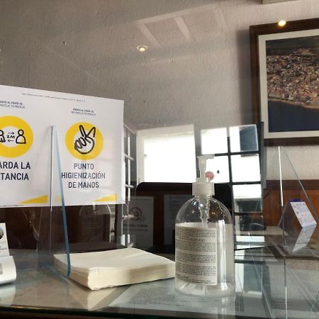 Hostal Restaurante El Roser L' Escala Exteriör bild