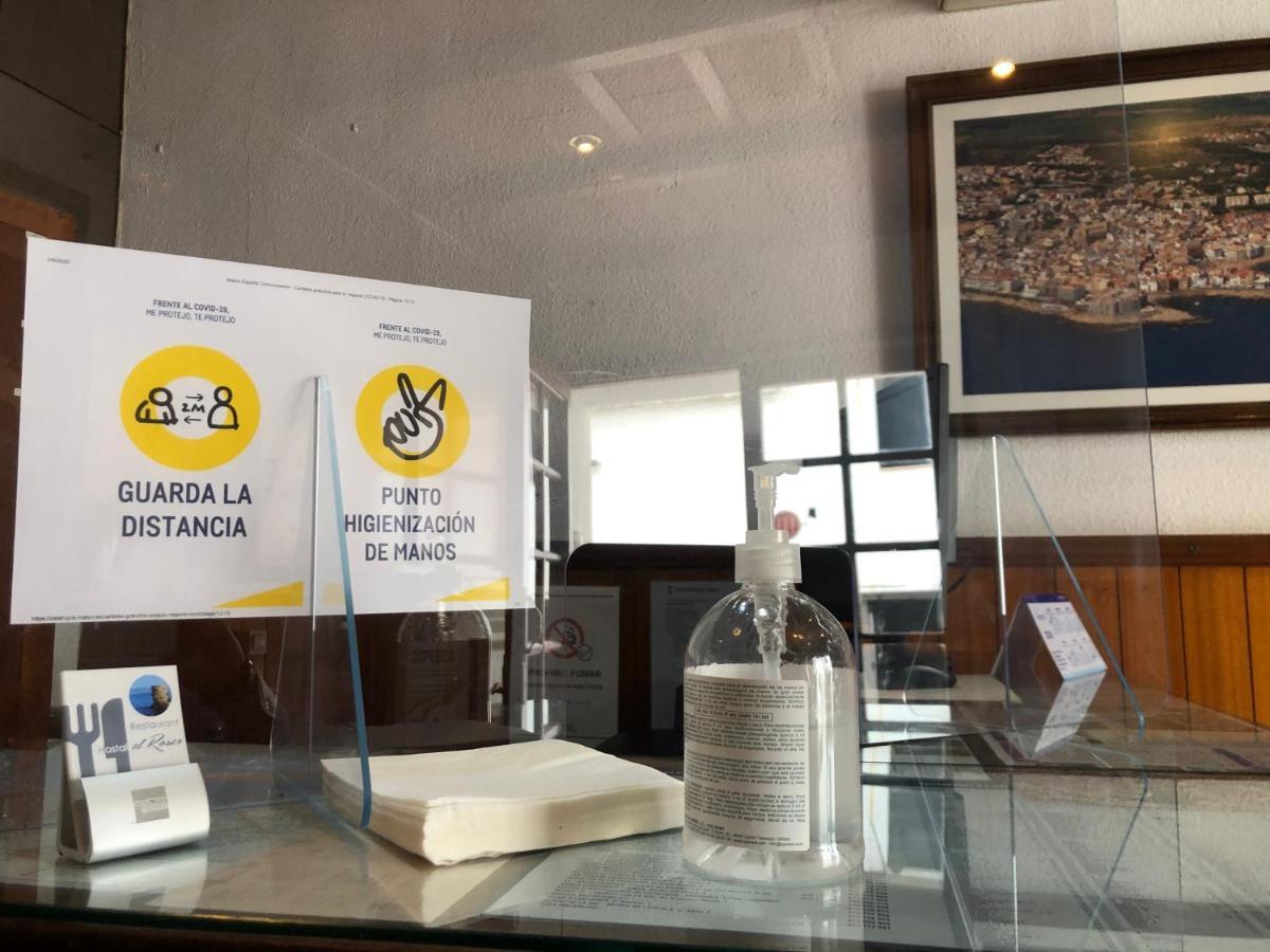 Hostal Restaurante El Roser L' Escala Exteriör bild